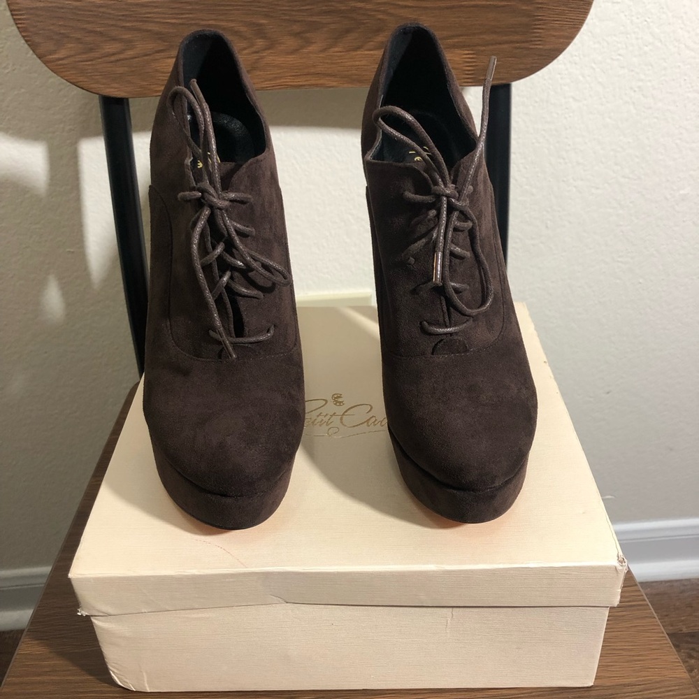 Petit Cadeau Oxford Walnut Suede Size 9.5 Women’s Stiletto Heel Shoes